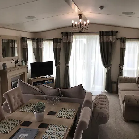 Valley View With A Luxurious Hot Tub Holiday home