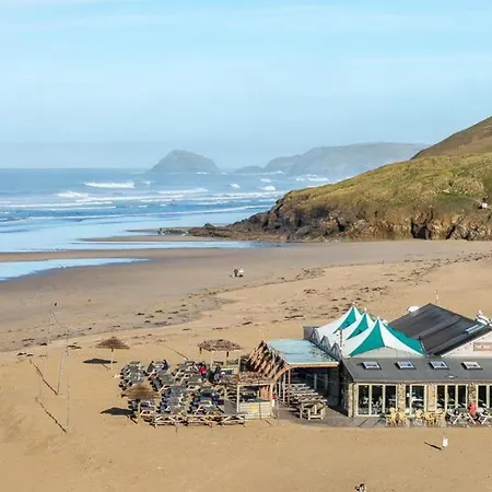 Valley View With A Luxurious Hot Tub Holiday home
