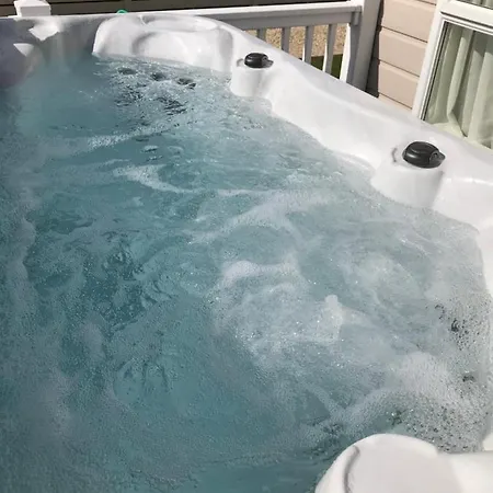 Valley View With A Luxurious Hot Tub Newquay (Cornwall)