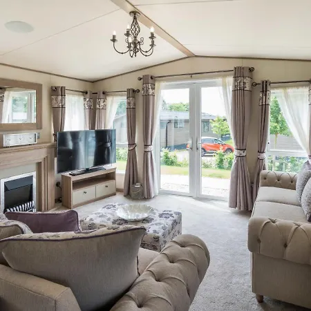 Valley View With A Luxurious Hot Tub Holiday home