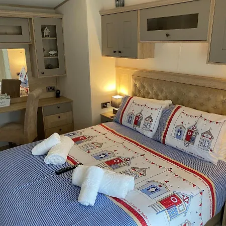 Valley View With A Luxurious Hot Tub * Newquay (Cornwall)